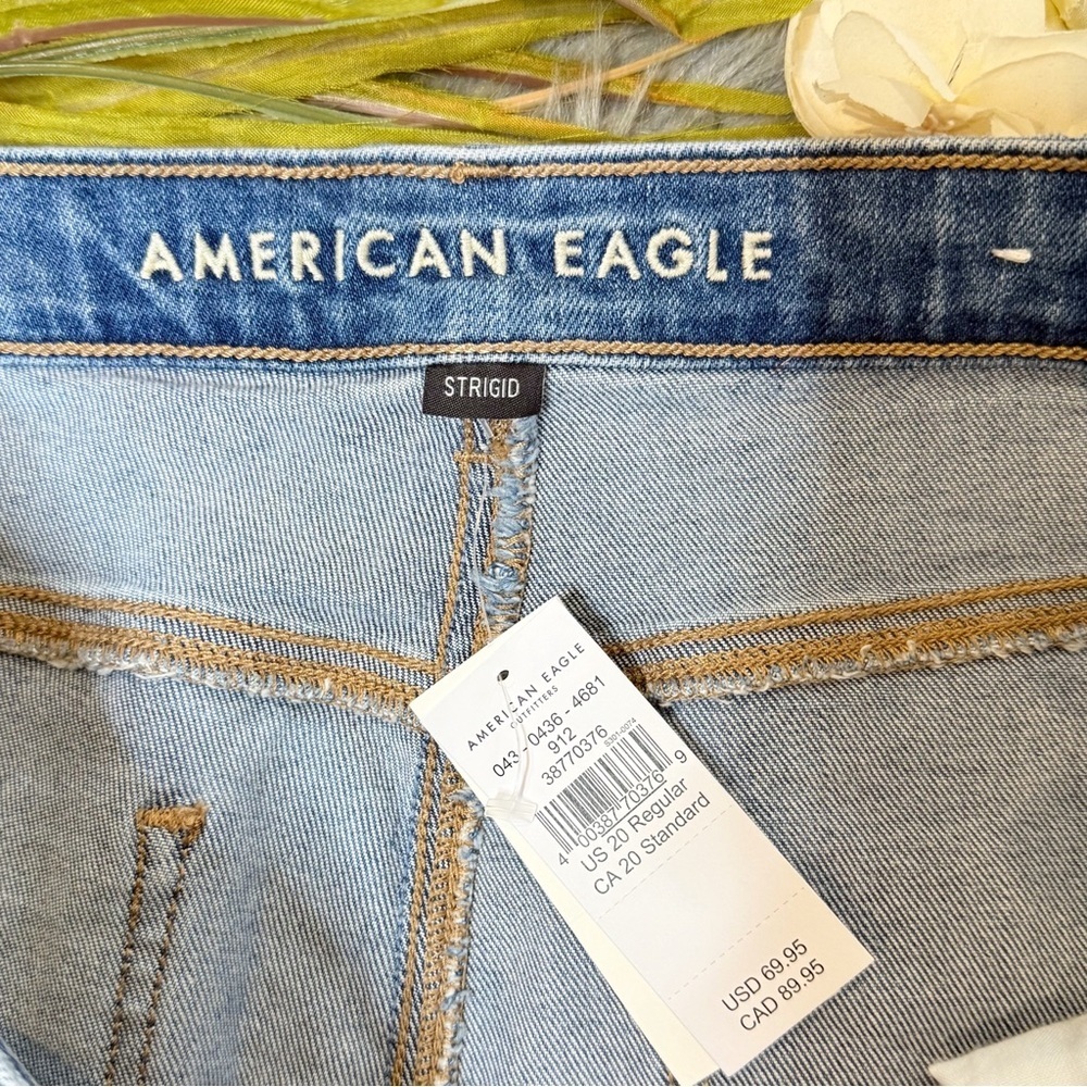 NEW American Eagle Women’s Distressed Medium Wash V Front Mom Jeans Sz 20 - Picture 3 of 11